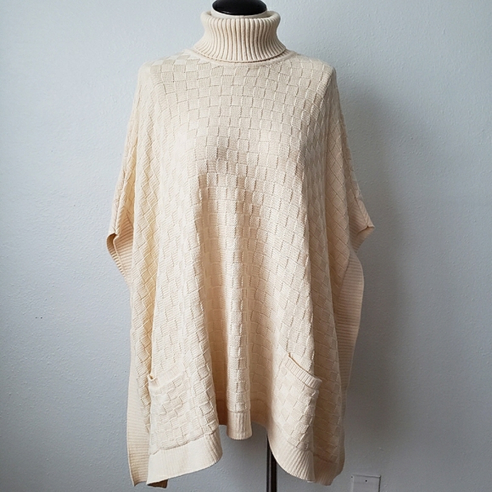 Gianni Bini Cream Square Knit Sweater Poncho  Medium
